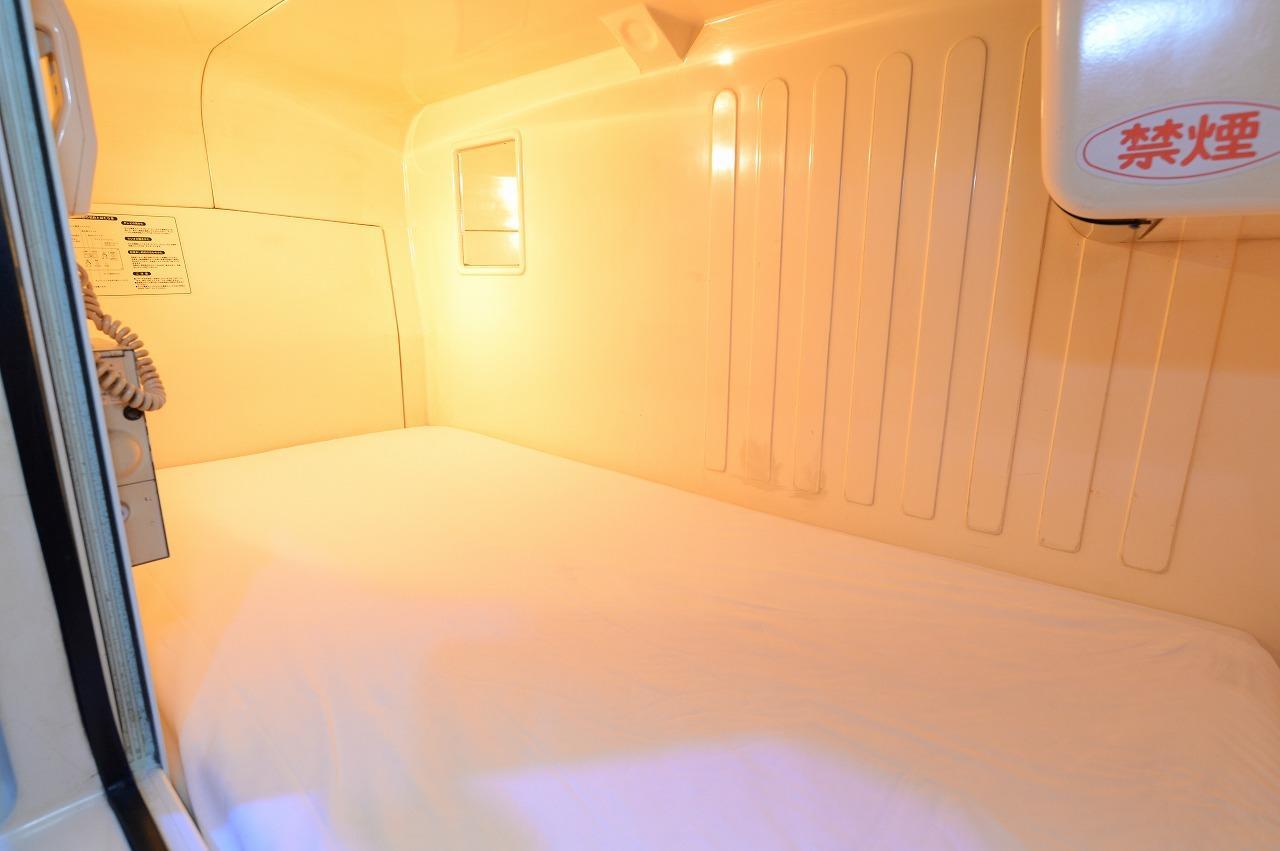 Capsule Shimbashi Hotel a capsule *