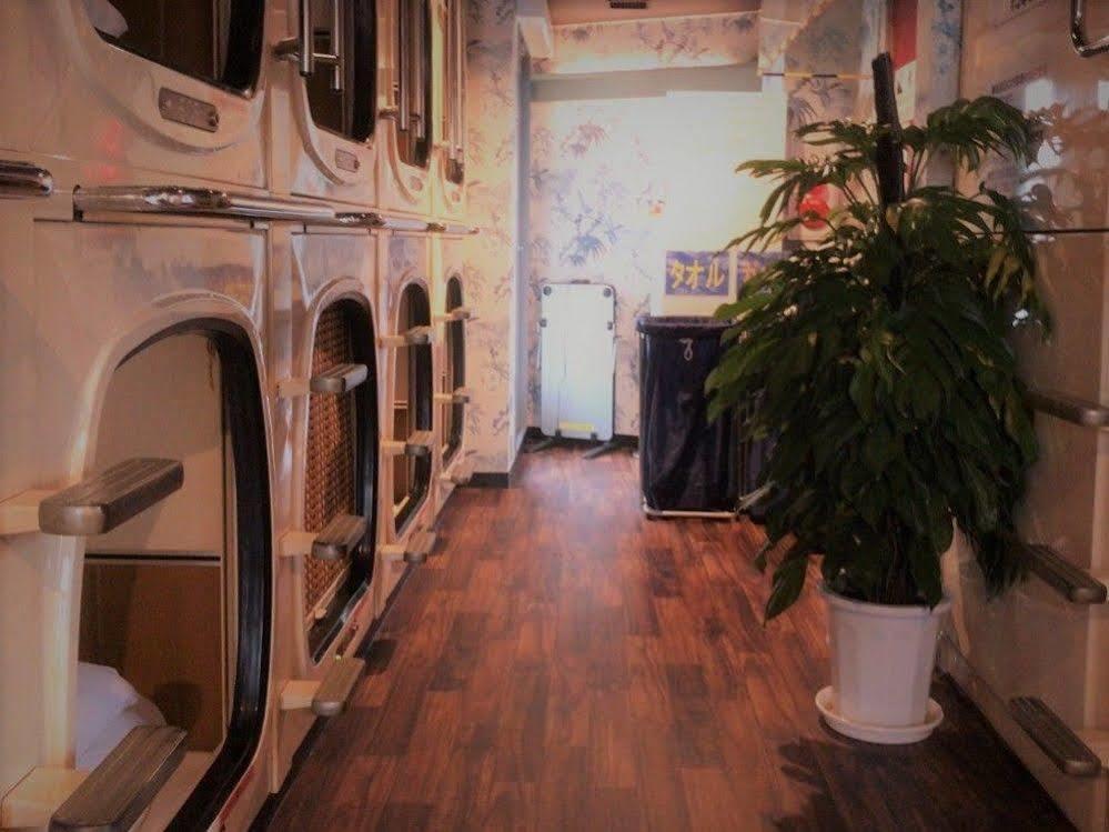 Capsule Shimbashi Hotel a capsule
